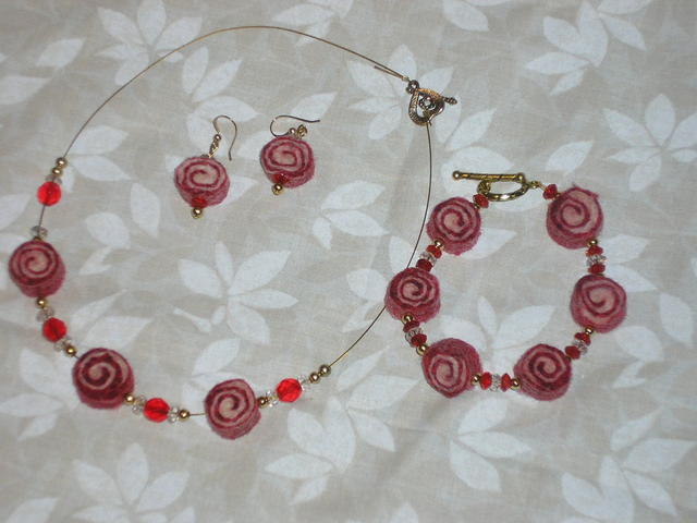 Red Felted Jewelry Set
See it at the 2008 New York State Fair!!